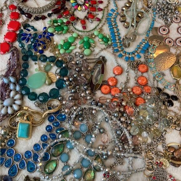 1 pound of Mystery Jewelry - All wearable, organized, & sorted. - Picture 1 of 16